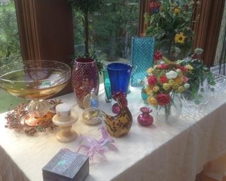 Variety of decorative glass pieces 