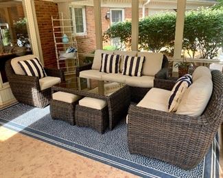 Complete your outdoor look with this beautiful set from Forshaw. 6 piece set