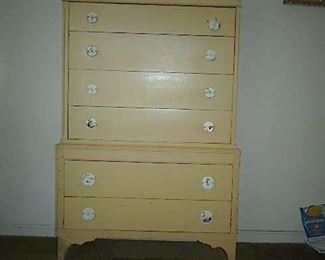 Vintage painted 4 over 2 chest of drawers