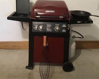 Brinkmann Grill and Lodge Cast Iron Pan