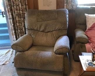 Pair of matching lazy boy recliners
