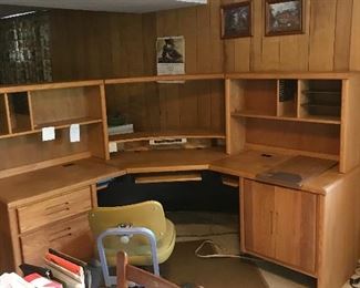 Curved corner desk