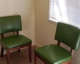 Set of 6 green chairs..ALL $75