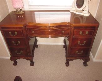 Stunning Vintage Mahogany Desk