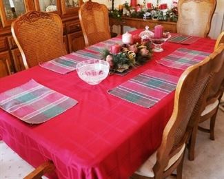 6 chair wooden dining room table. 2 additional leafs