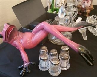 pink frog decor