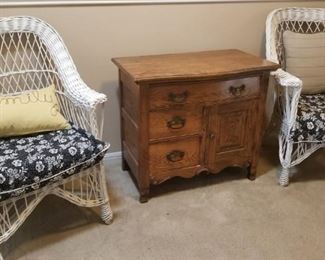 wicker chairs and end table
