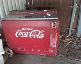 Vintage coca cola box, looks to be intact 