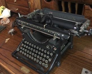 Antique / Vintage Underwood Typewriter