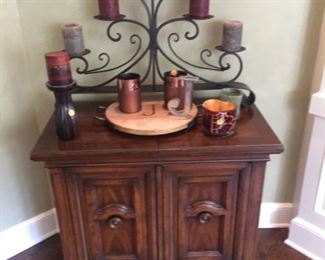 lots of beautiful decorative accents