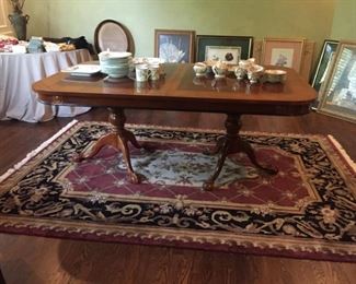 Beautiful, stunning dining room table 