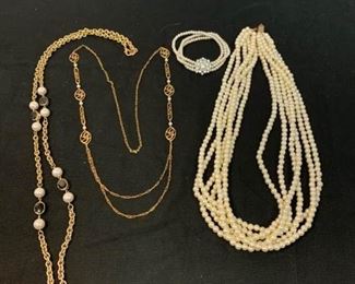 Assortment of Costume Jewelry https://ctbids.com/#!/description/share/233781