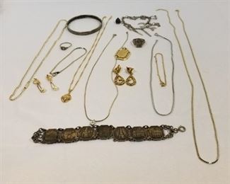 Variety of Vintage Costume Jewelry. https://ctbids.com/#!/description/share/233697