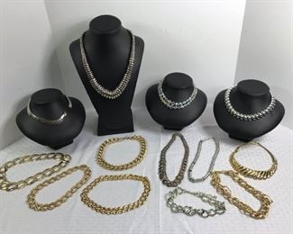 Assorted costume Necklaces https://ctbids.com/#!/description/share/233717