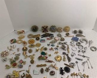 Variety of costume jewelry https://ctbids.com/#!/description/share/233721