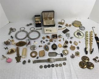 Assortment costume jewelry https://ctbids.com/#!/description/share/233723