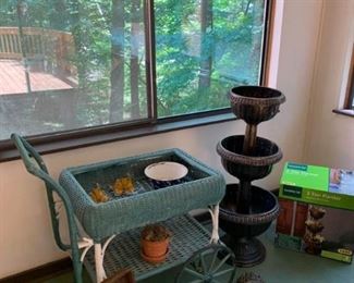 And assortment of outdoor/porch decor https://ctbids.com/#!/description/share/233740