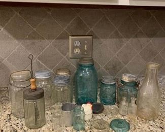 Assortment of jars and all the glassware and miscellaneous https://ctbids.com/#!/description/share/233746