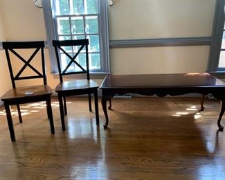 Coffee Table and 2 Chairs https://ctbids.com/#!/description/share/233777