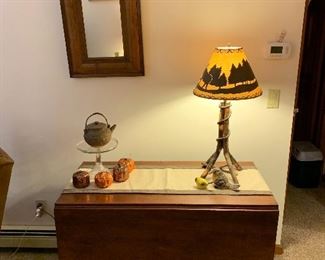 Drop leaf table