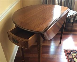 Console/round folding table