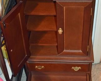 AMERICAN GIRL DOLL FELICITY PLEASANT COMPANY LINEN PRESS RETIRED CLOTHES ARMOIRE