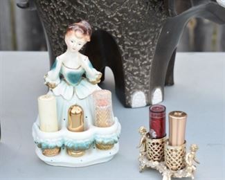 Lots of different vintage vanity items