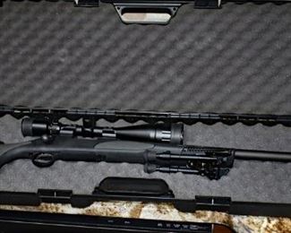 Remington 308 WIN w/ Case and Prone Pad has bi pod legs and scope