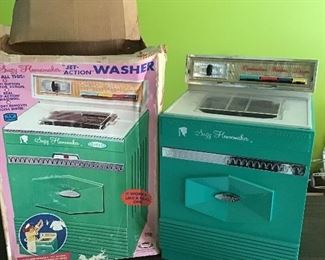 Suzy Homemaker Washer with Original Box!