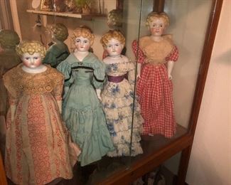 Antique Dolls 
German dolls 
French Dolls 
