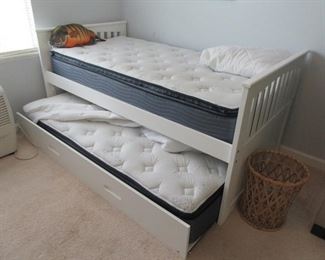 Nice trundle bed, beachy white wood