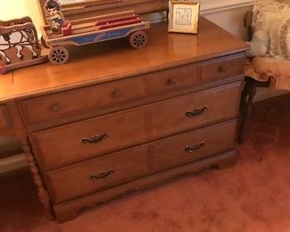 The dresser has a matching mirror!