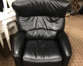 ELECTRIC LEATHER RECLINER (5 available)