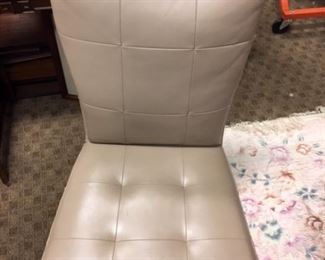TAN LEATHER DINING ROOM CHAIR  (6 AVAILABLE)