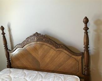 Beautiful Vintage Mahogany/Burl Wood full size bed with lovely detail
