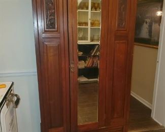 Small oak wardrobe/chifforobe