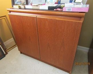 A NICE STORAGE UNIT FOR ANY ROOM... IT GOES WITH A BEDROOM SUITE BUT CAN BE SOLD SEPARATELY...