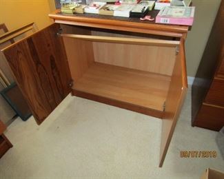 THIS IS WHAT IT LOOKS LIKE INSIDE.. GREAT STORAGE AND NICE LOOKING AS WELL