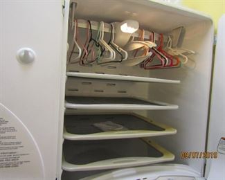 HERE ARE THE SHELVES AND HANGING AREA FOR THOSE DELICATE ITEMS YOU HAVE INSTEAD OF SENDING THEM TO THE CLEANERS.. INCREDIBLE UNIT