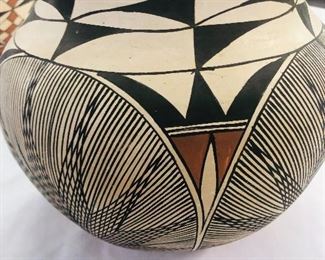 Native American Indian  Handmade Pottery Vessel by Artist Elizabeth Waconda Acoma New Mexico. She was born in 1925 until 2007. 