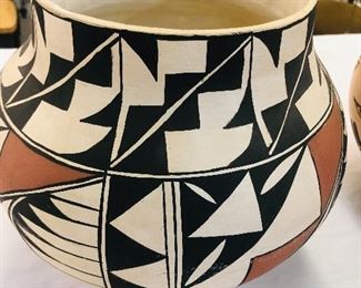 Artist signed Loubert Soseeah Zuni Pueblo Native American Pottery Vessel with Geometric Pattern. Substantial Size 