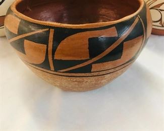 Santo Domingo Pueblo Hand Made Native American Pottery pot 