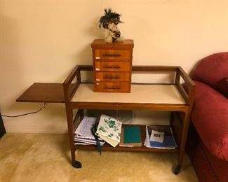 That's a cool sidetable on wheels you will have to fight me for this