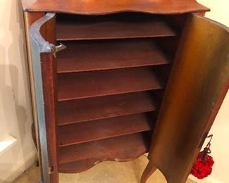 crypt for 5 flattened cats