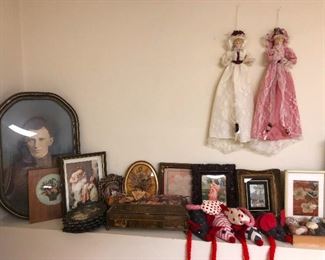 It puts the lotion on its skin