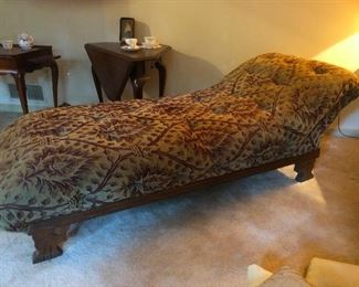 chaise made for fainting