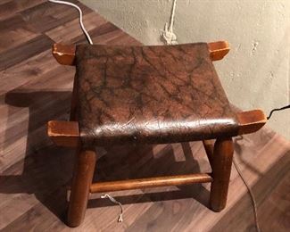 Saddle stool