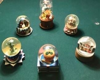 Musical Globes https://ctbids.com/#!/description/share/274921