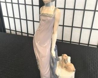 Lladro Flapper Figurine https://ctbids.com/#!/description/share/274874