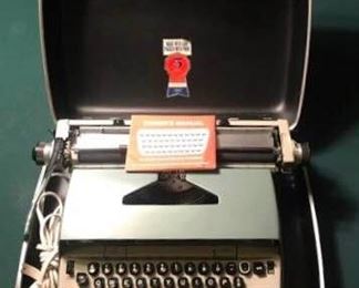 Electric Typewriter https://ctbids.com/#!/description/share/274920